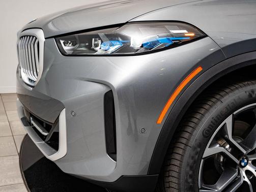 Skyscraper Grey Metallic 2026 BMW X5 xDrive40i