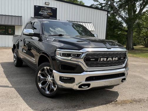 Diamond Black Crystal Pearlcoat 2019 RAM 1500 Limited