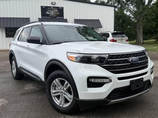 White 2023 Ford Explorer XLT