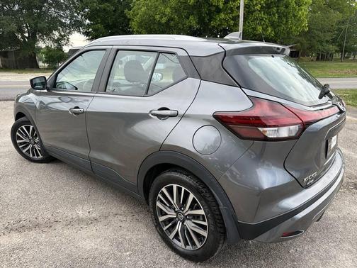 Gray 2021 Nissan Kicks SV