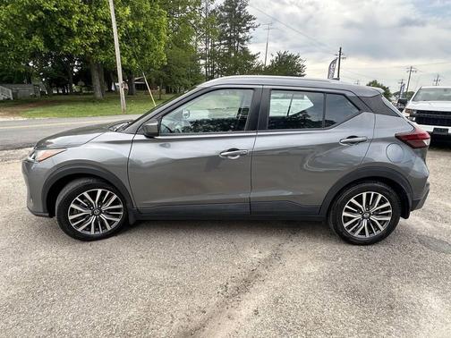Gray 2021 Nissan Kicks SV