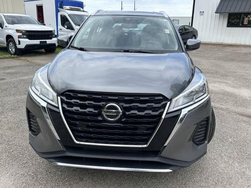 Gray 2021 Nissan Kicks SV