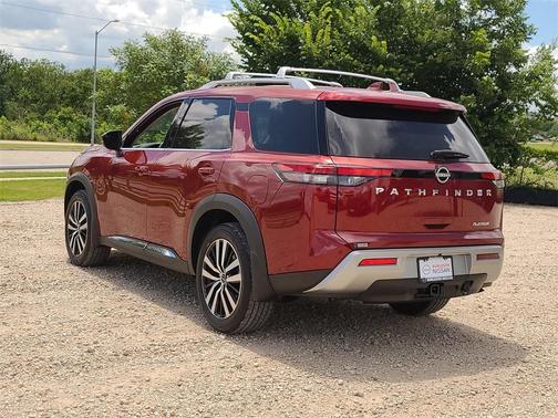 2025 Nissan Pathfinder Platinum