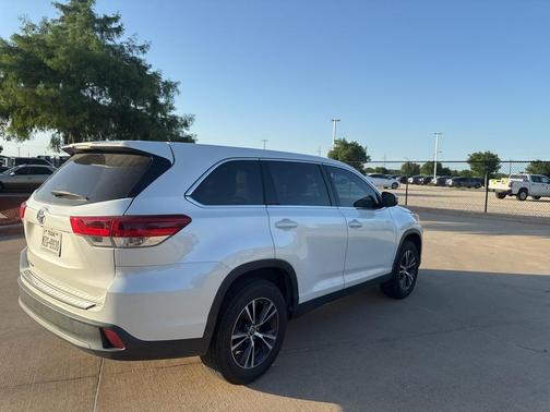 2019 Toyota Highlander LE