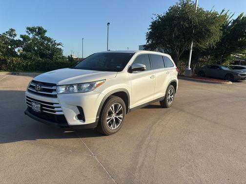 2019 Toyota Highlander LE