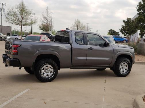 2022 Nissan Frontier S