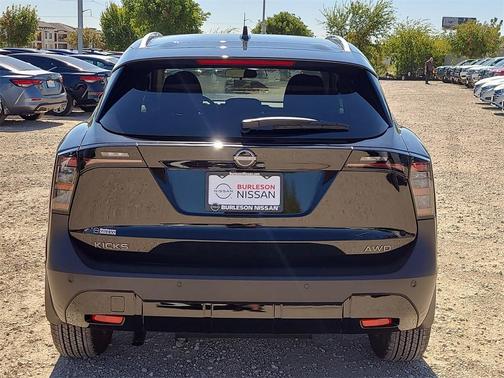2025 Nissan Kicks SV