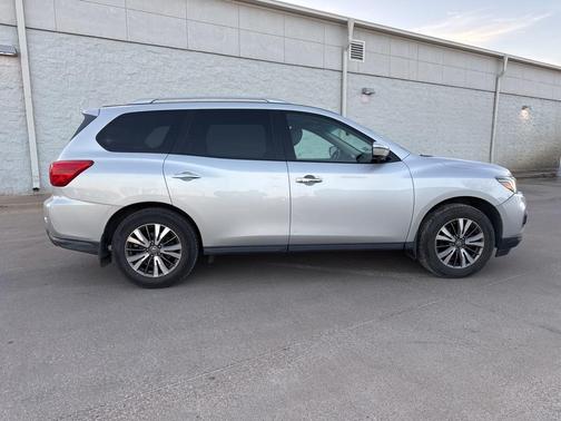 2018 Nissan Pathfinder SL