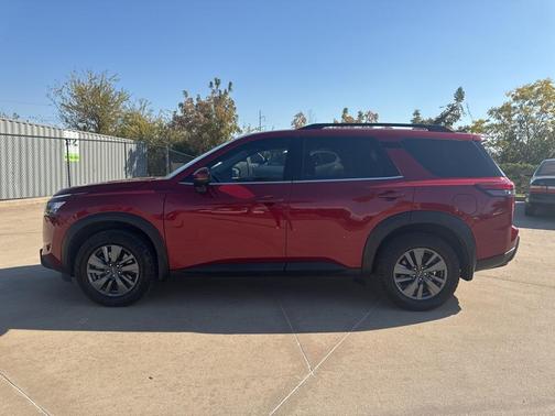 2024 Nissan Pathfinder SV