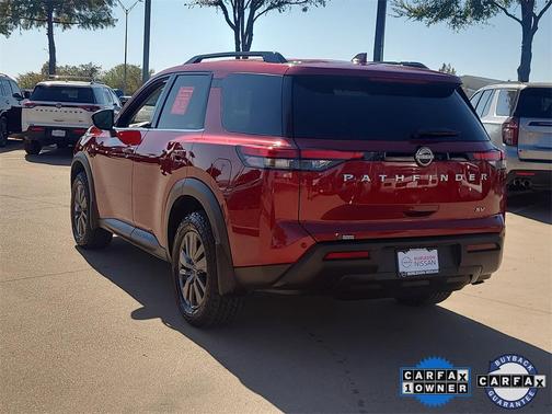 2024 Nissan Pathfinder SV