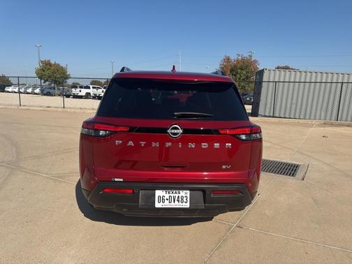 2024 Nissan Pathfinder SV