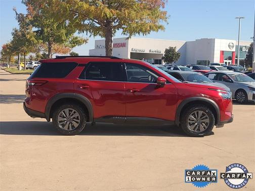 2024 Nissan Pathfinder SV