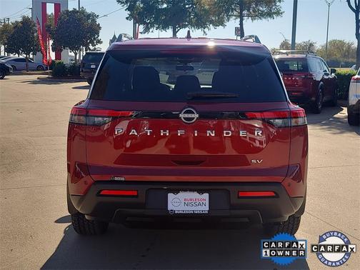 2024 Nissan Pathfinder SV