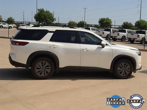 2024 Nissan Pathfinder SV