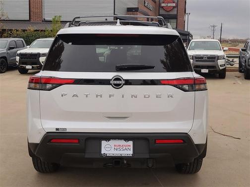 2025 Nissan Pathfinder SV