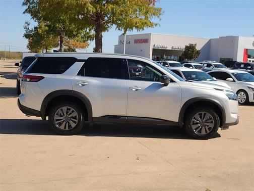 2025 Nissan Pathfinder S