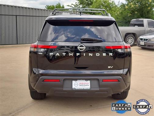 2022 Nissan Pathfinder SV