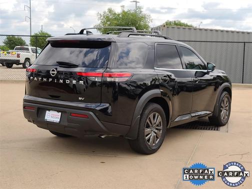 2022 Nissan Pathfinder SV