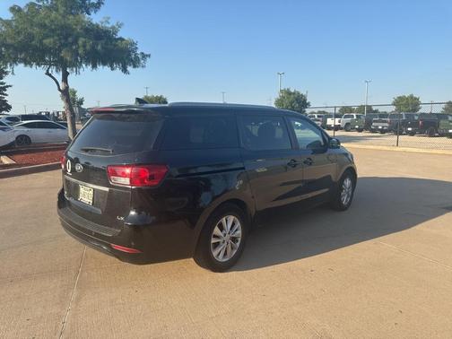 2017 Kia Sedona LX