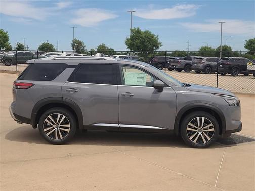 2025 Nissan Pathfinder Platinum