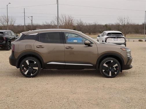 2025 Nissan Kicks SR