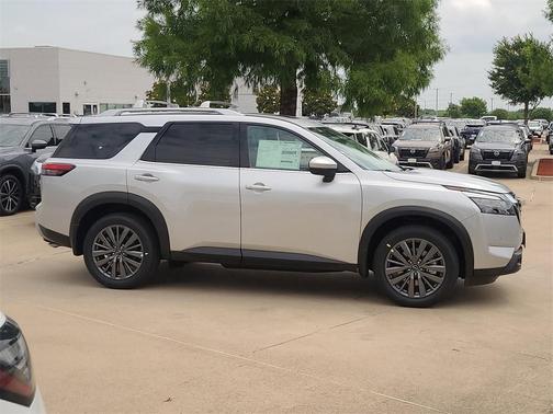 2025 Nissan Pathfinder SL