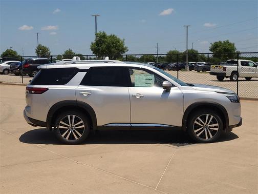 2025 Nissan Pathfinder Platinum