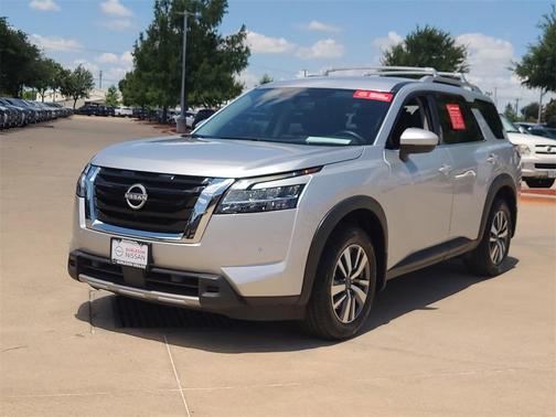 2024 Nissan Pathfinder SL