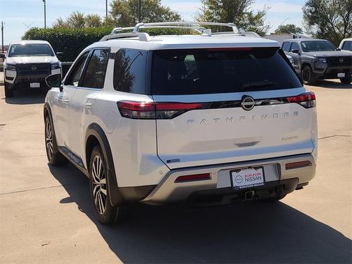 2025 Nissan Pathfinder Platinum