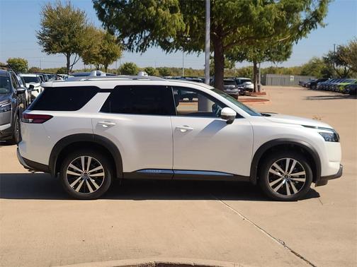 2025 Nissan Pathfinder Platinum