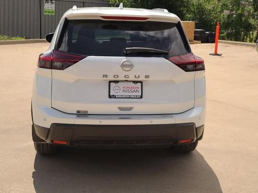 Everest White P 2025 Nissan Rogue SV