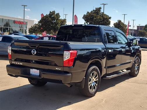 2020 Nissan Titan SV