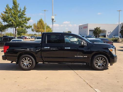 2020 Nissan Titan SV