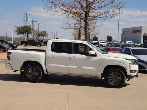 2025 Nissan Frontier SV