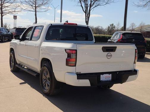 2025 Nissan Frontier SV