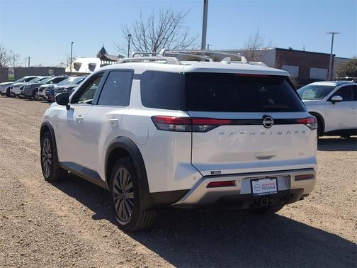 2025 Nissan Pathfinder SL