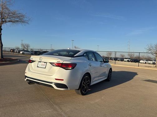 2025 Nissan Sentra SR