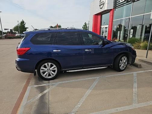 2018 Nissan Pathfinder SL