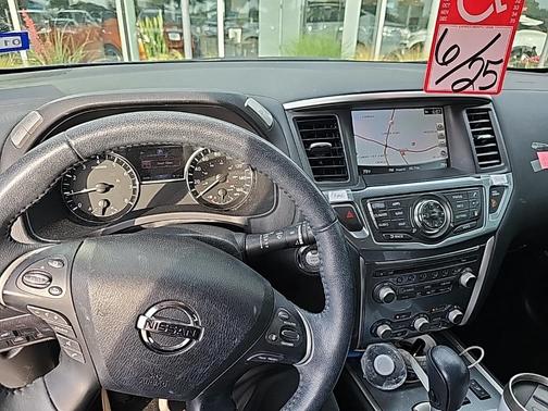 2018 Nissan Pathfinder SL