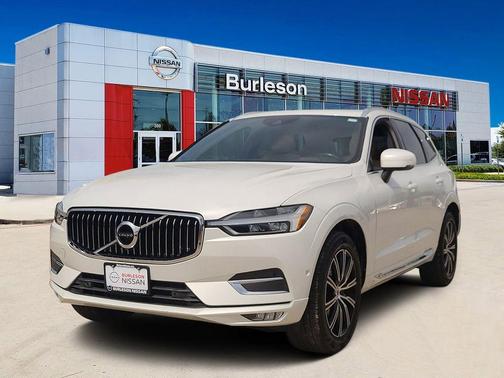 Crystal White Pearl 2019 Volvo XC60 T5 Inscription