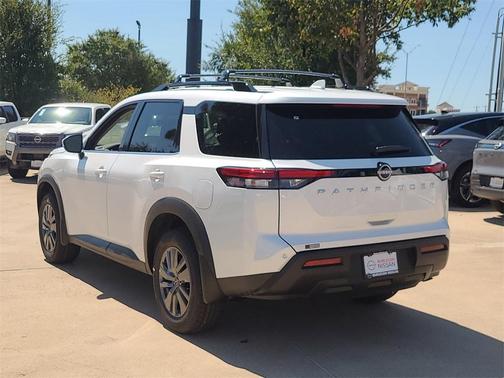 2025 Nissan Pathfinder SV