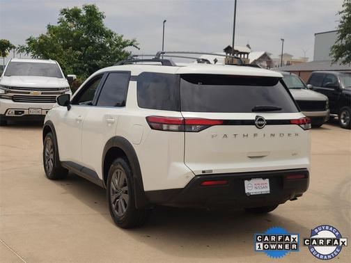 2024 Nissan Pathfinder SV