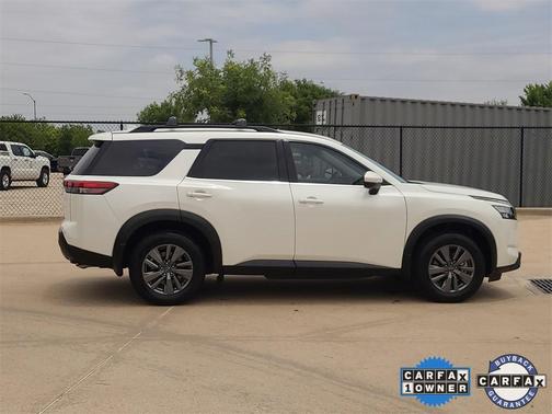 2024 Nissan Pathfinder SV