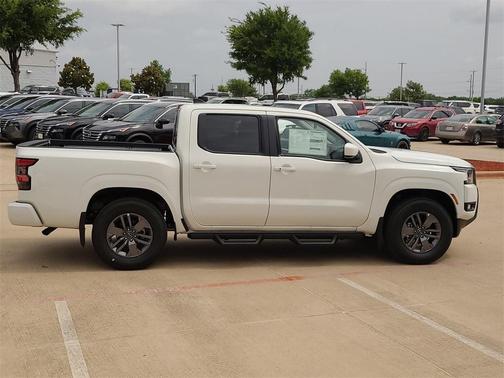 2025 Nissan Frontier SV