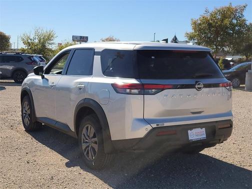 2025 Nissan Pathfinder S