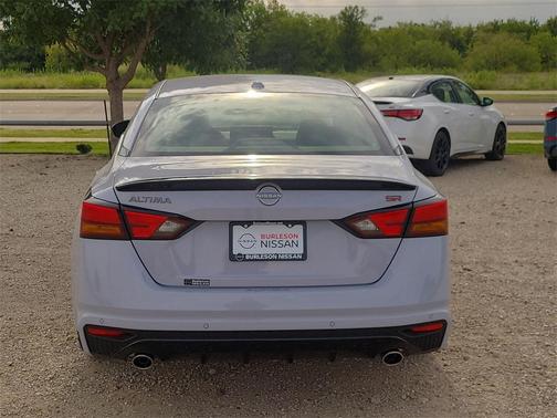 2025 Nissan Altima SR