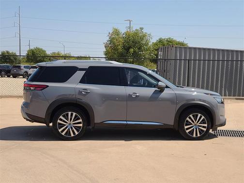 2022 Nissan Pathfinder Platinum