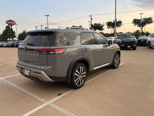2022 Nissan Pathfinder Platinum