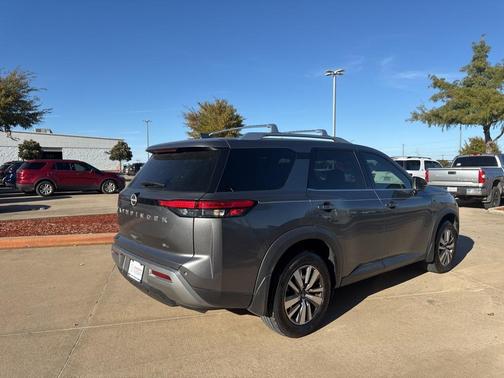 2023 Nissan Pathfinder SL