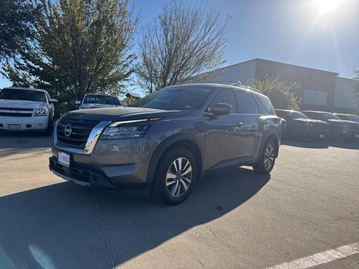 2023 Nissan Pathfinder SL